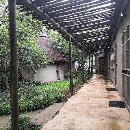 Touch Of Africa Lodge Lanseria Kültér fotó