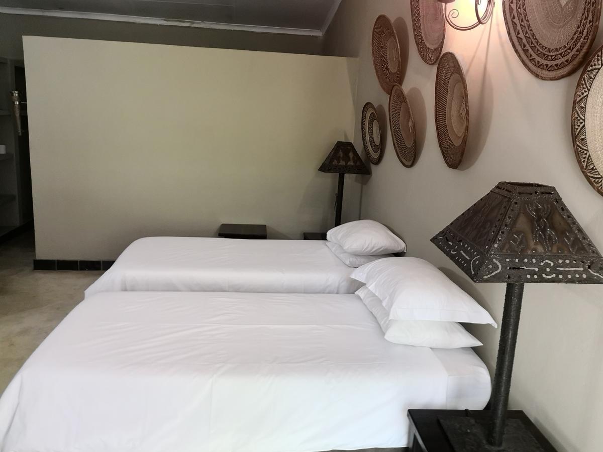 Touch Of Africa Lodge Lanseria Kültér fotó