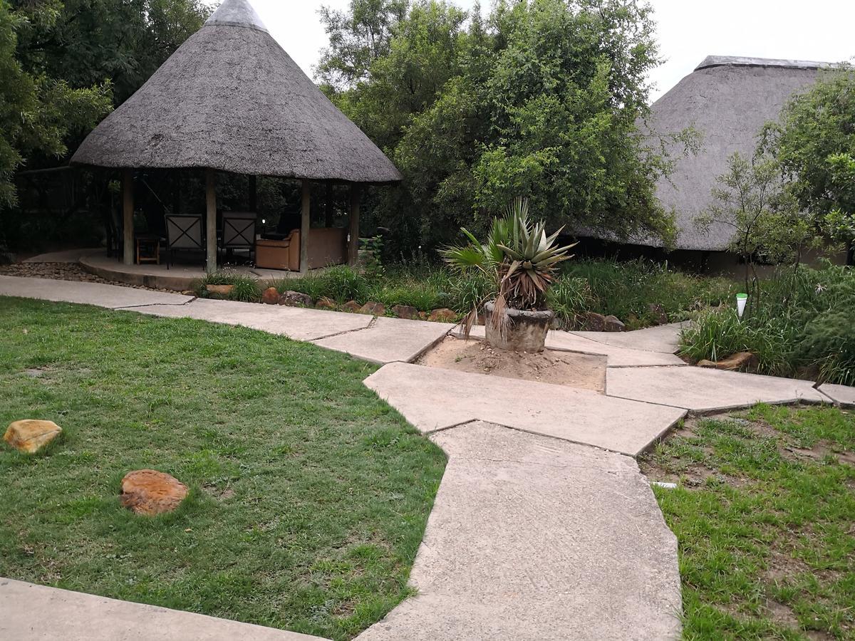 Touch Of Africa Lodge Lanseria Kültér fotó